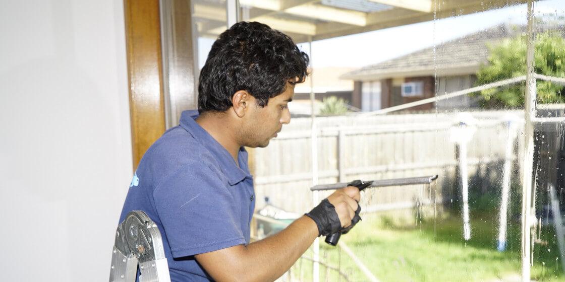 window-cleaning-7-r Professional window cleaning